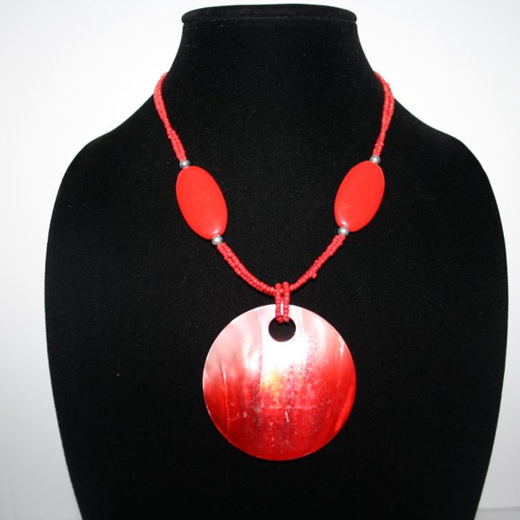 Beautiful red beaded shell necklace 18"